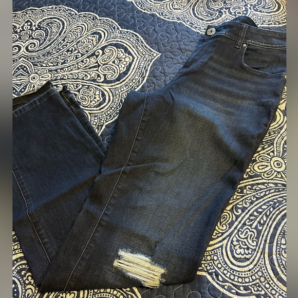 Inc Blue Jeans size 8 frayed patches on legs and cuff of Jean💙 - Picture 9 of 16